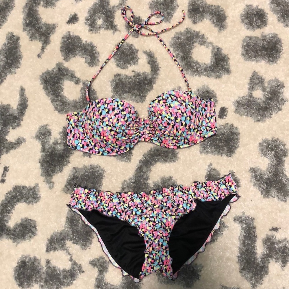VS Ruffle Swim Bottom - Picture 5 of 5